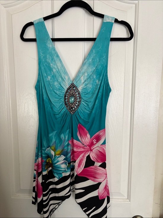 VENUS Tops - VENUS Turquoise V-Neck Top with Ornate Jeweled Medallion